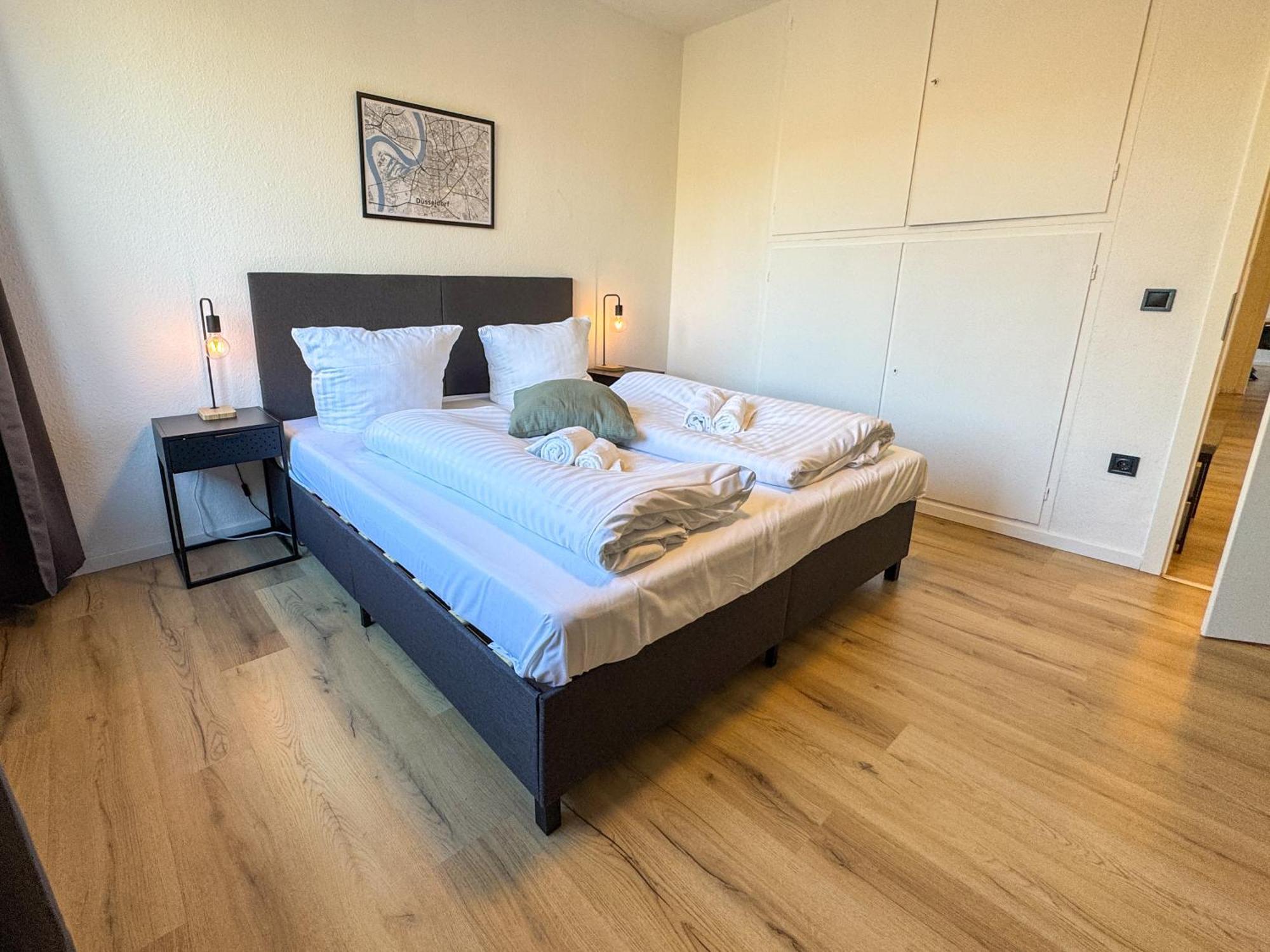 Apartment Duesseltal Messe 100Qm Düsseldorf Eksteriør bilde